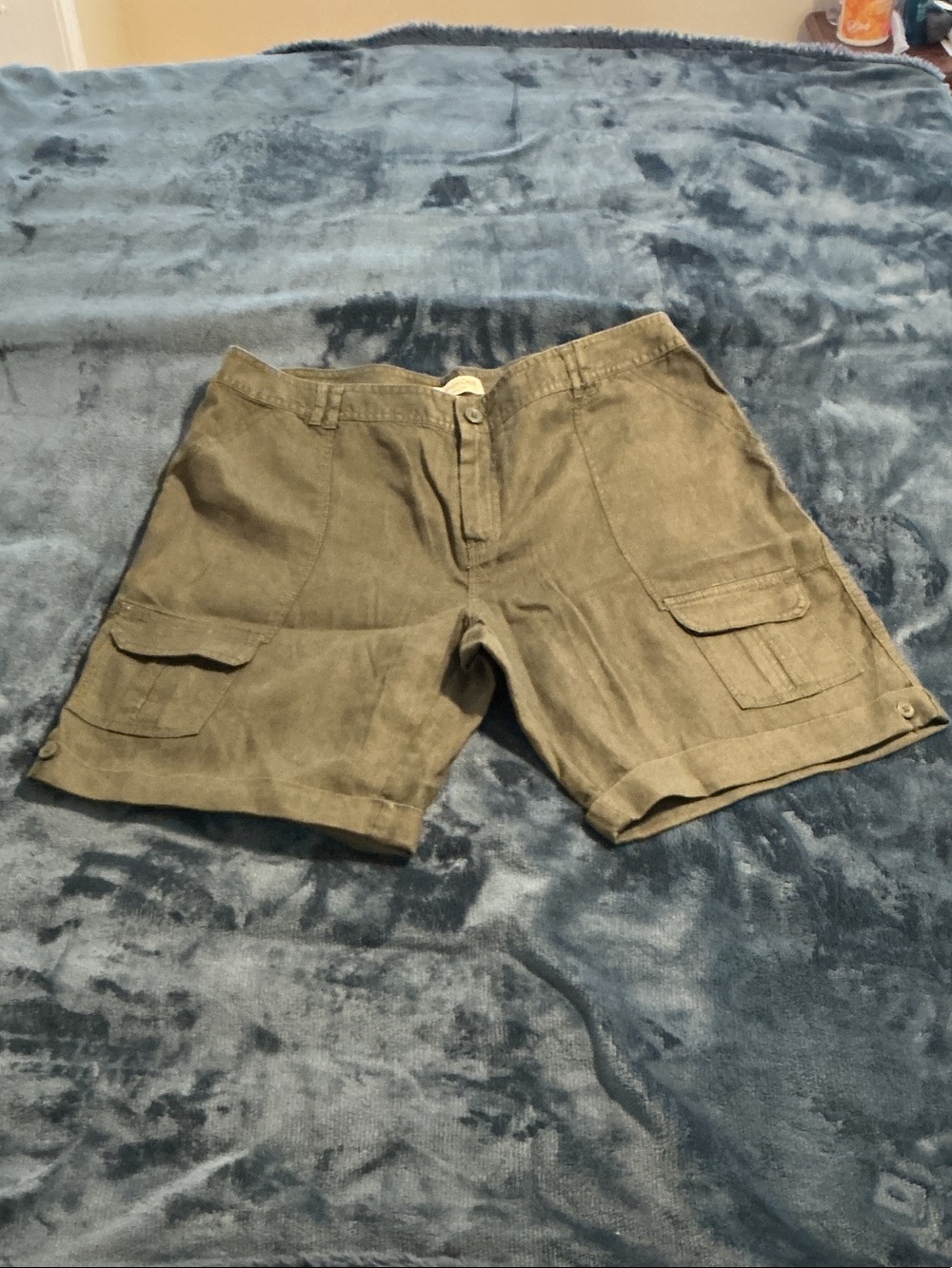 Coldwater Creek Olive Cargo Shorts with Flap Pockets